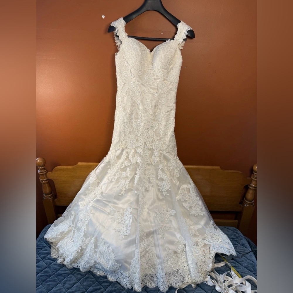 Essense of Australia Ivory Mermaid Fit and Flare Wedding Dress Corset Closure